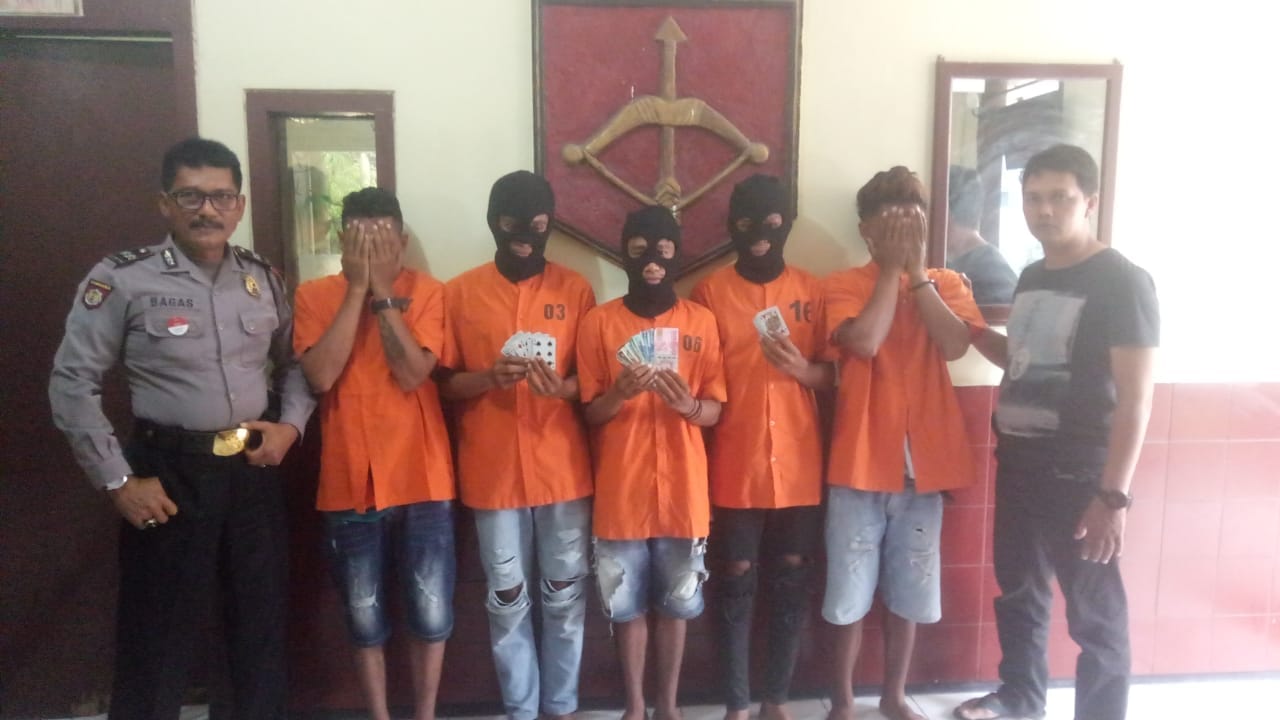 Asyik Main Judi, 5 Orang Luar Pulau ini di Grebek.