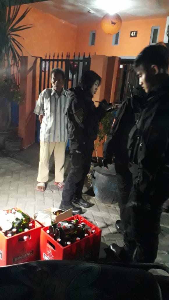 Berkat 4 ABG, Tim Respati Polrestabes Surabaya Berhasil Ungkap Punjual Miras Tanpa Ijin.