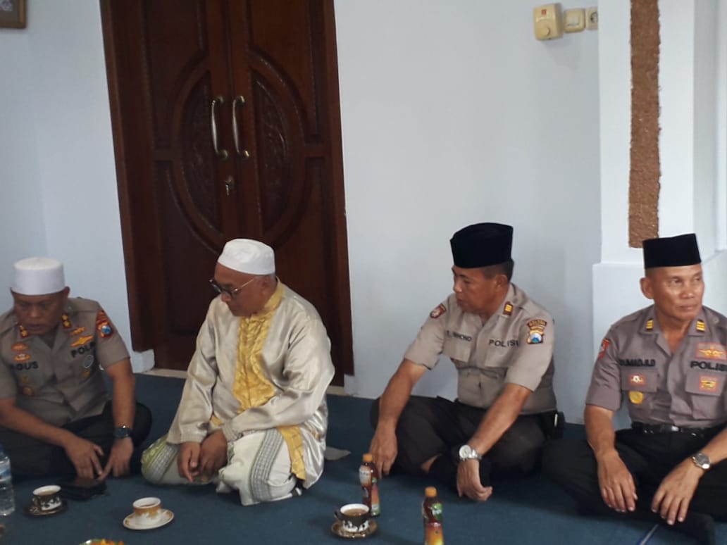 Hari ke 4 Menjabat, Kapolresta Pasuruan AKBP Sudaryatno Sowan ke Gus Idris.