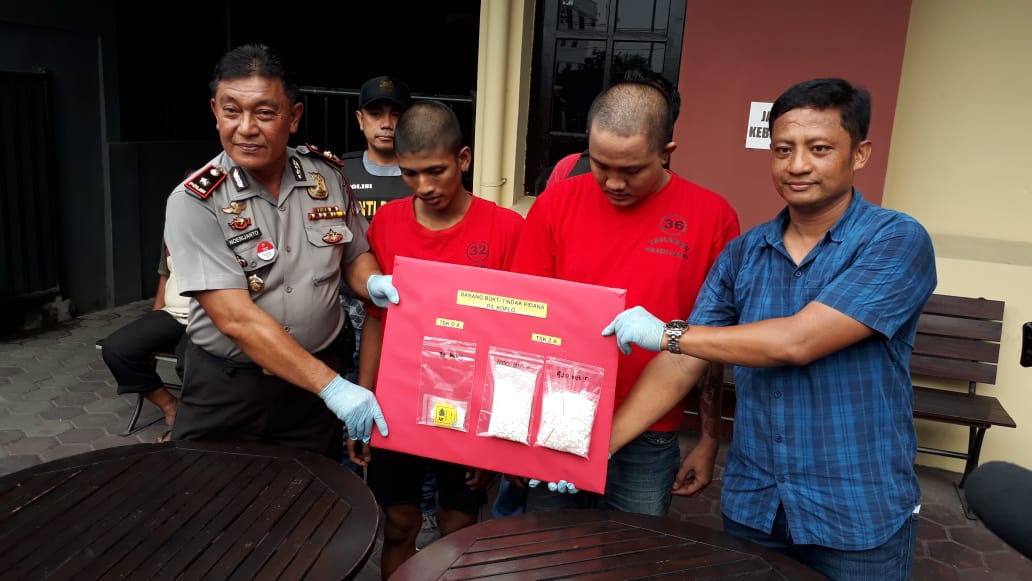2 Pengedar Pil Koplo, Keok di Tangan Opsnal Polsek Karangpilang.