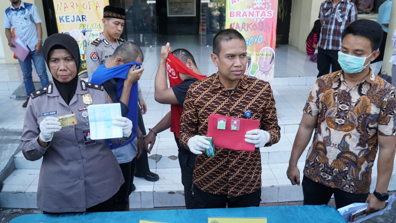 2 Pengedar Pil Ekstasi Dibekuk Polrestabes Surabaya.