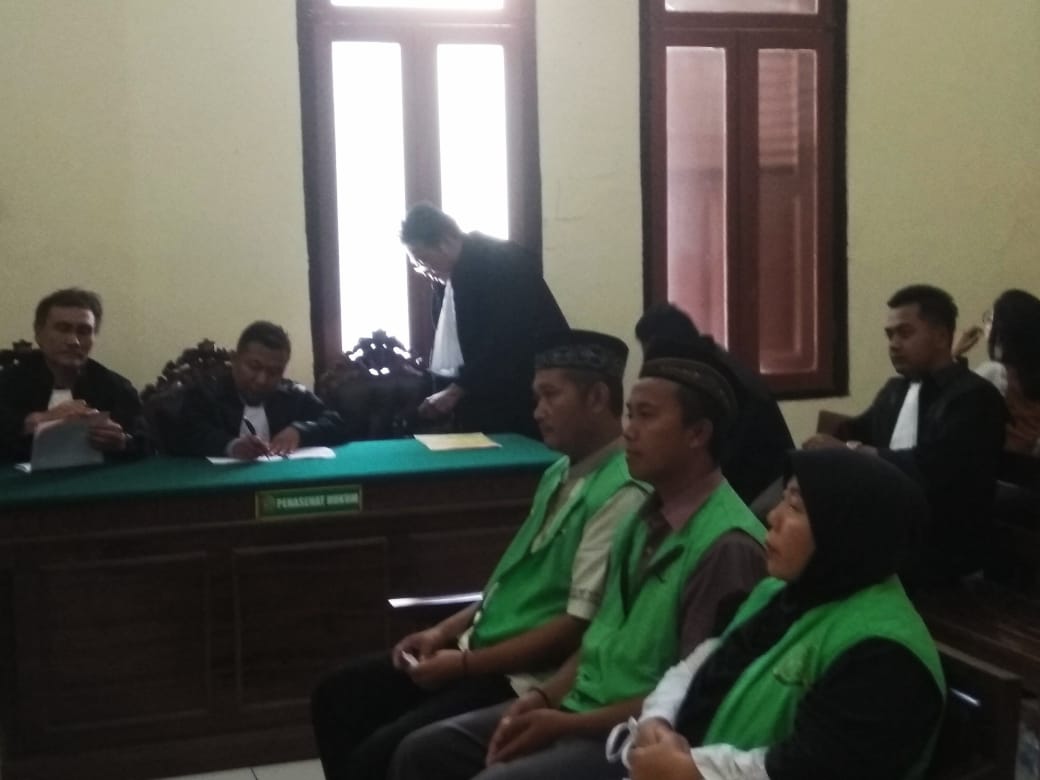 Gelapkan Uang Perusahaan, 3 Terdakwa Menangis Saat di Vonis.