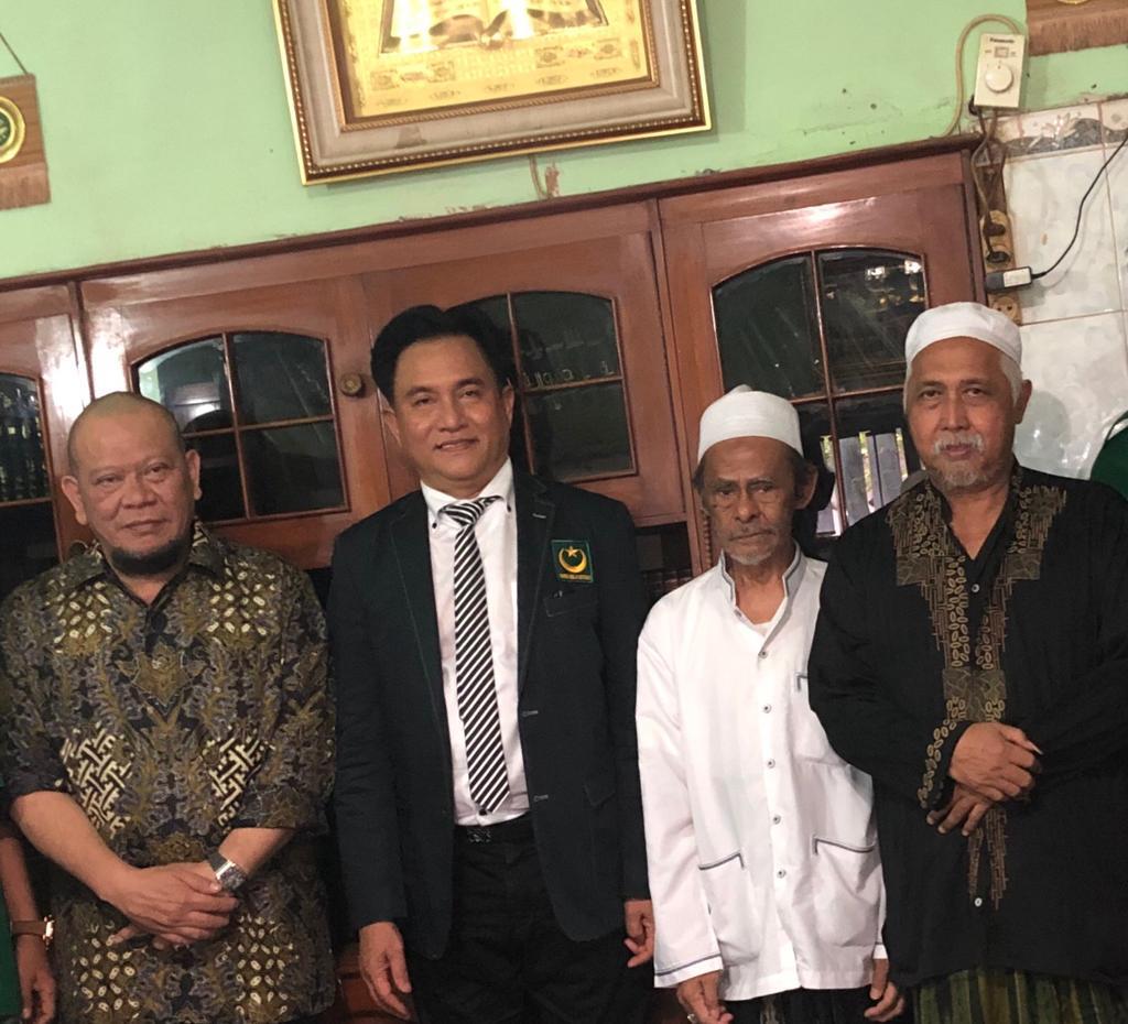 Pengasuh Ponpes Sidogiri, Doakan PBB dan La Nyalla Lolos ke Senayan.