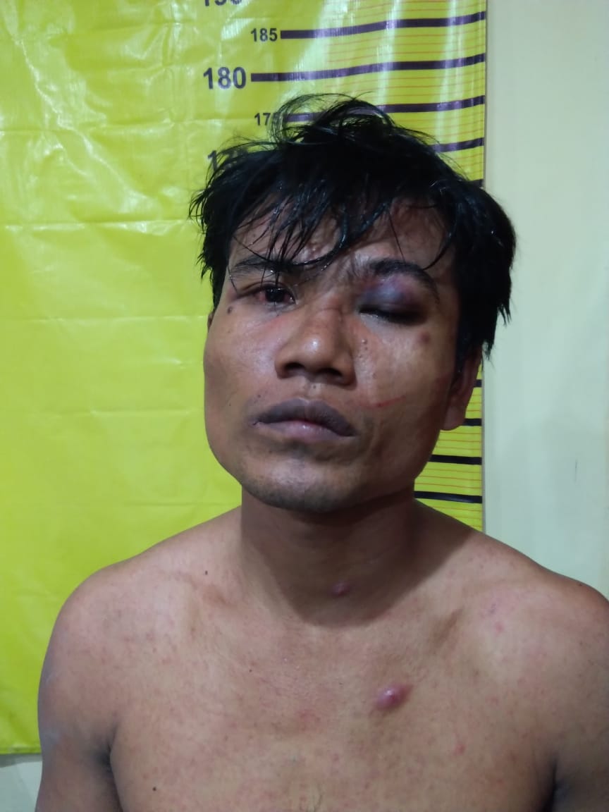 Kepergok Bobol Gudang, Pria Pencari Rongsokan Ini Babak Belur Dihajar Massa.