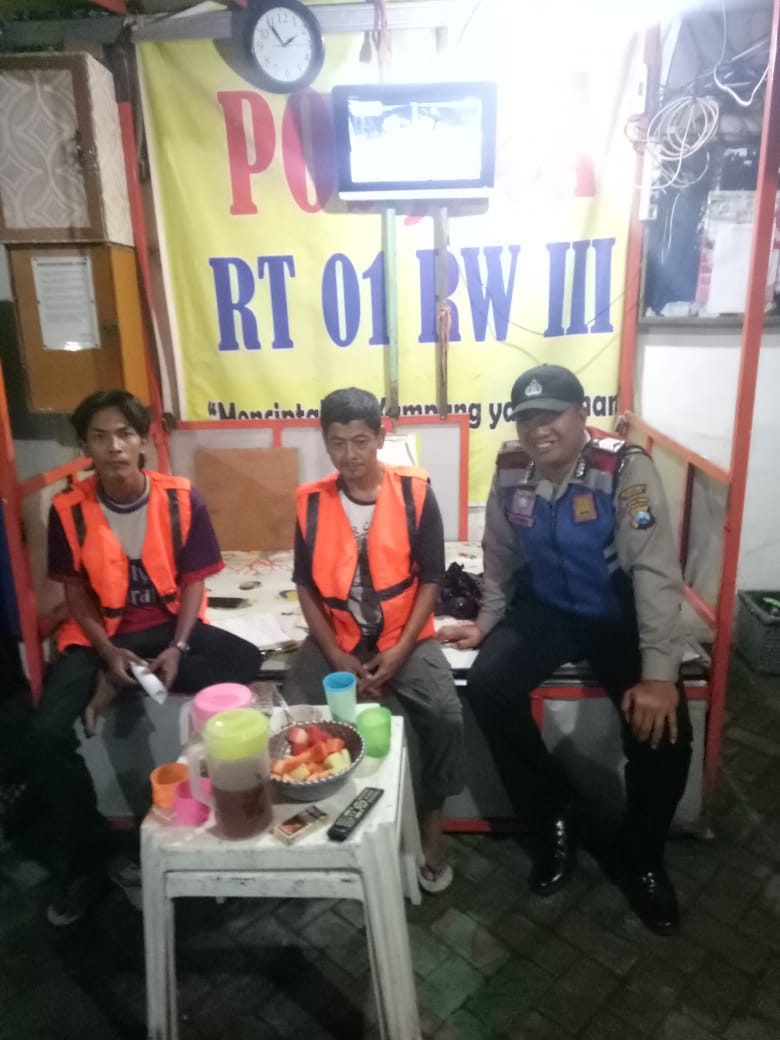 Tak Kenal Waktu, Bhabinkamtimas Kupang Krajan Selalu Ada Saat Dibutuhkan.
