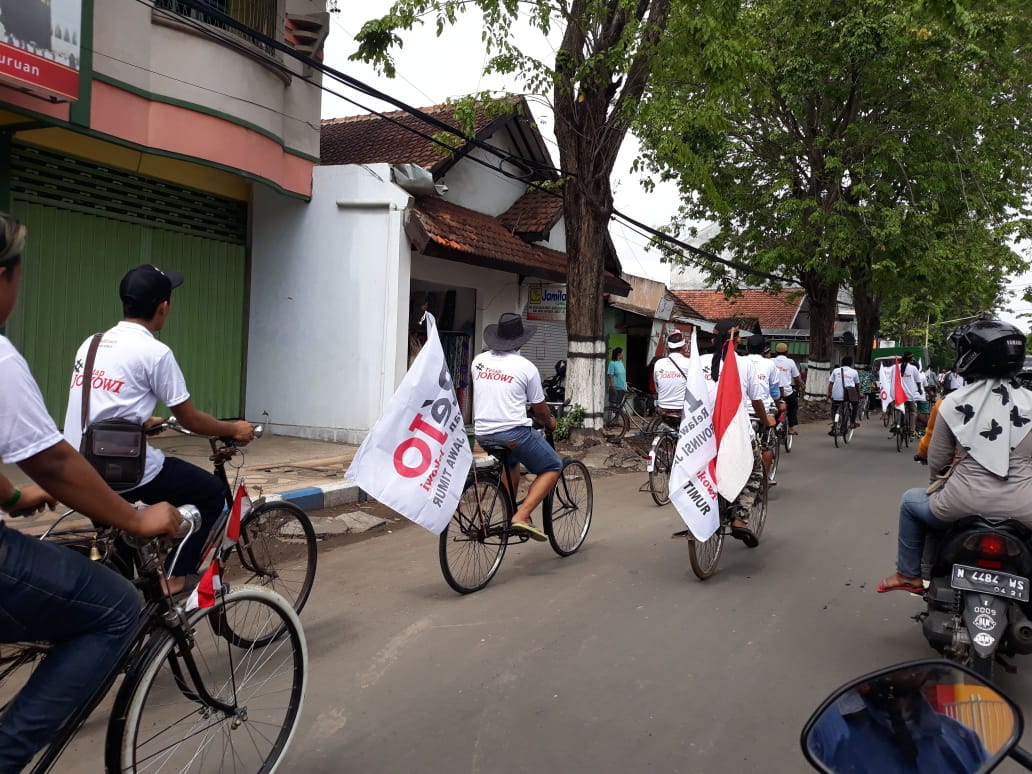 Relawan Jokowi Lakukan Show Of Force, Keliling Kota Pasuruan Dengan Sepeda.