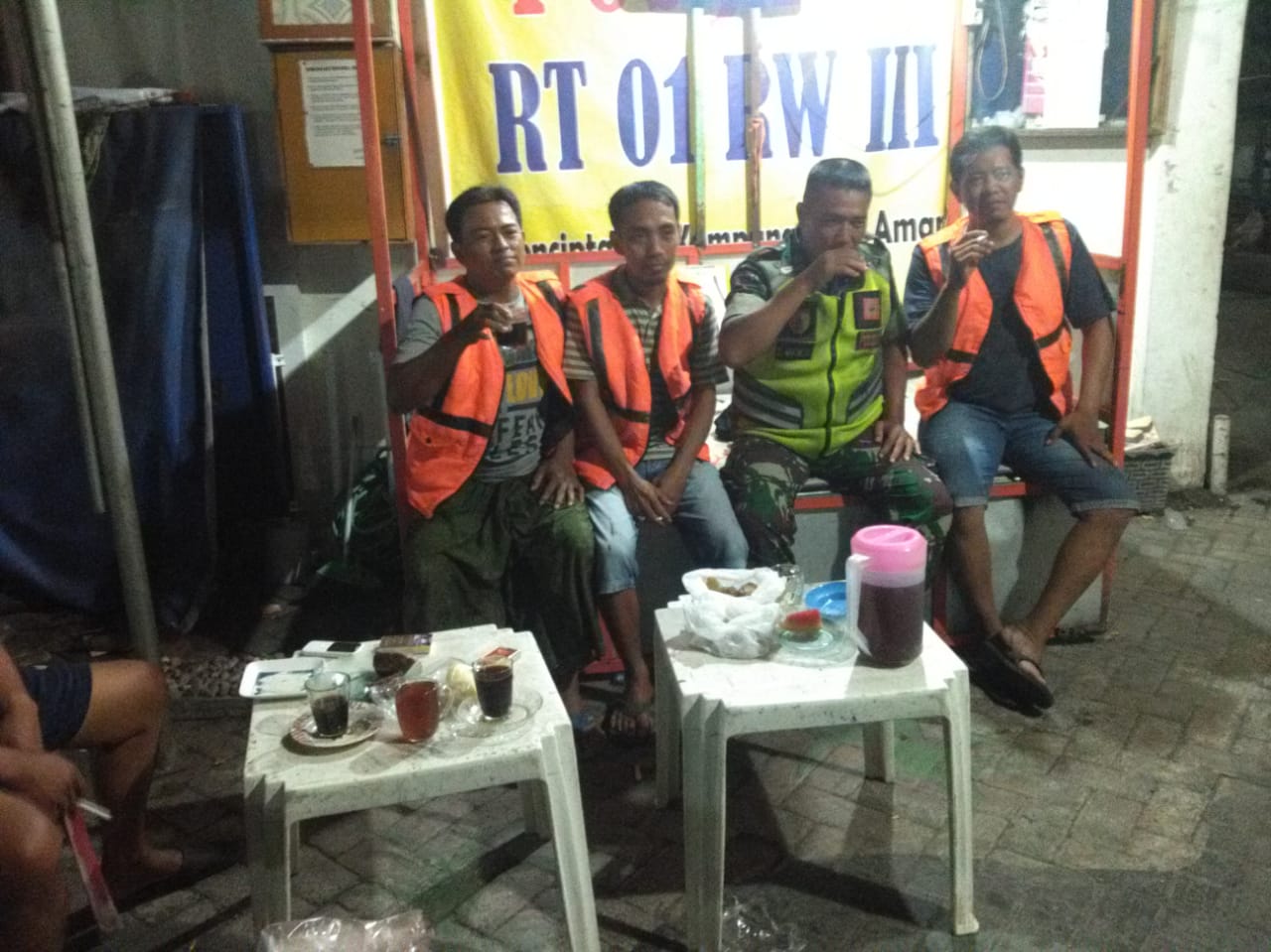 Babinsa Kupang Krajan Sawahan Surabaya, Sambang Pos Jaga RT 1 RW 3.