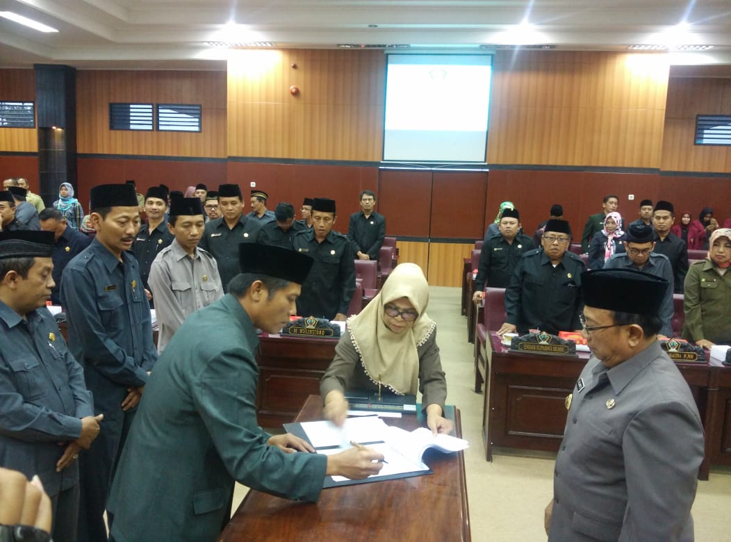 DPRD Kabupaten Blitar, Tanda Tangani 2 Ranperda di Paripurna Akhir Tahun.