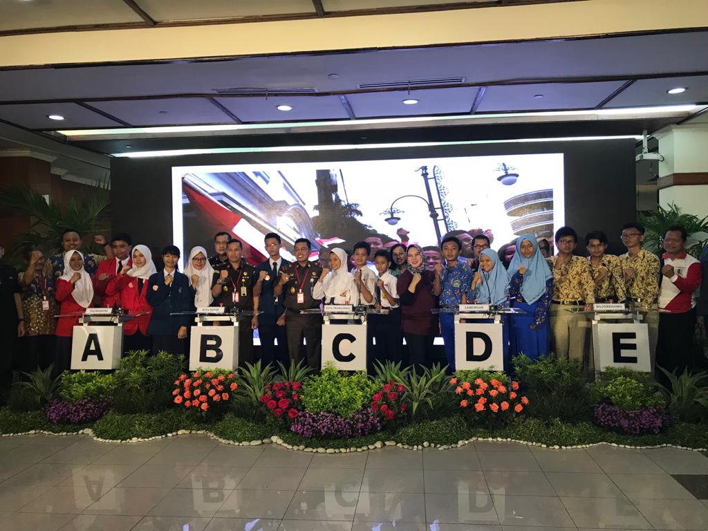 Peserta Lomba Peringatan Hari Anti Korupsi, Unjuk Kebolehan di Kejati Jatim.