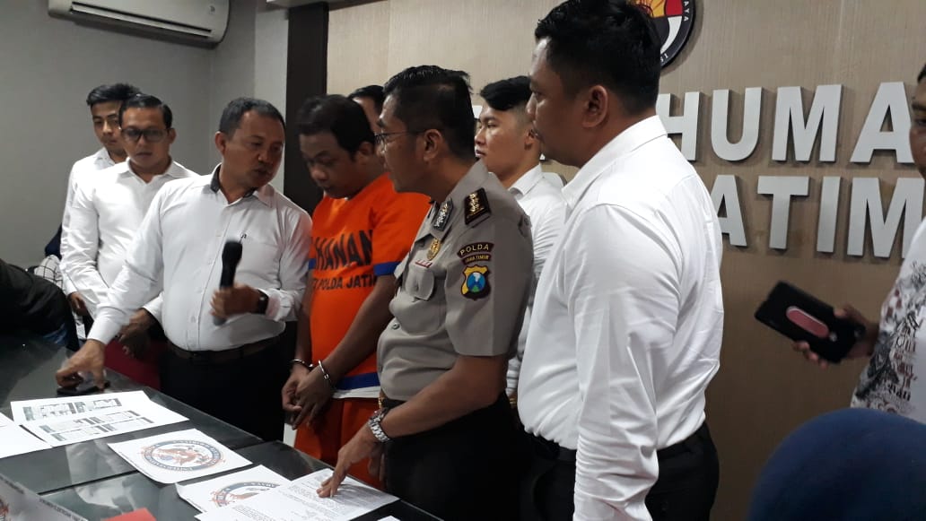 Berbekal Logo Konsulat Jendral Amerika Serikat, Pria Ini Raup Puluhan Juta Rupiah.