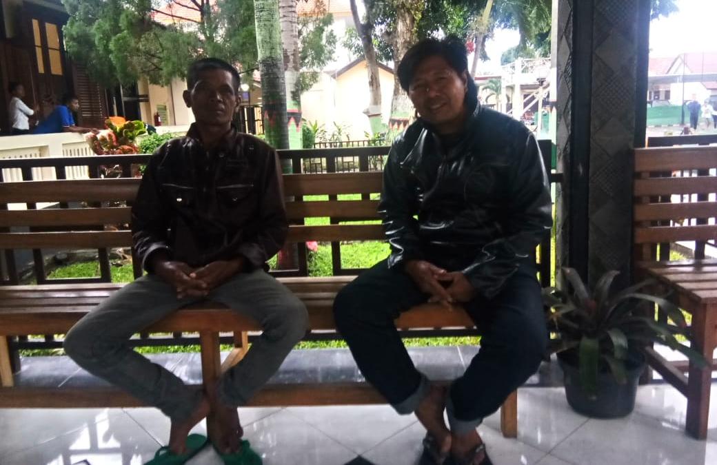 Tak Terima Rumah Orang Tua nya Dirusak Tetangga, Abdus Sukur Laporkan Pelaku Ke Polres Bondowoso.