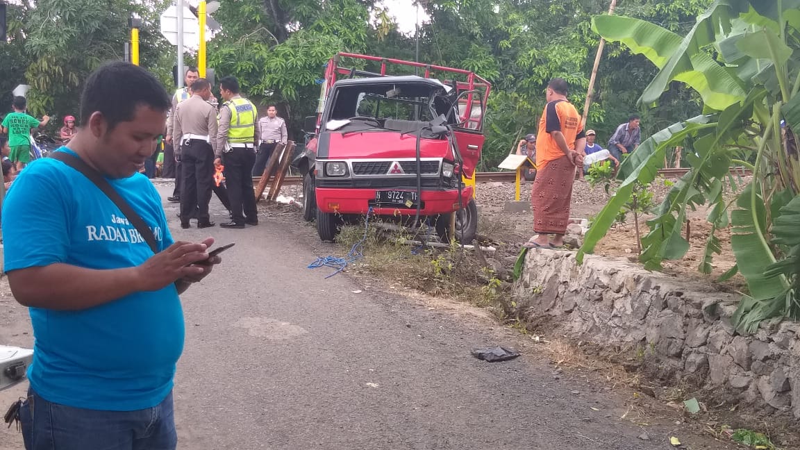 Perlintasan Tanpa Palang Pintu Makan Korban, K A Penataran Santap Pick Up 1 Orang Tewas. 