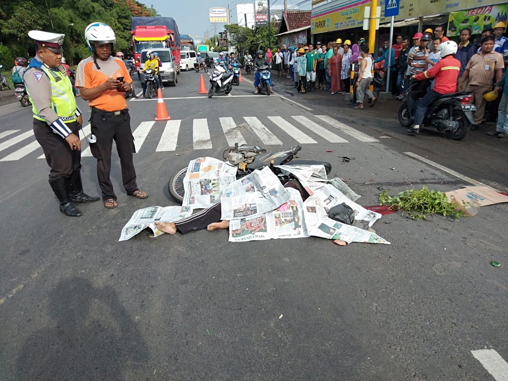 Bus Sabar Indah Seruduk Sepeda Motor, Akibatnya M. Munir Tewas di Tempat Kejadian.