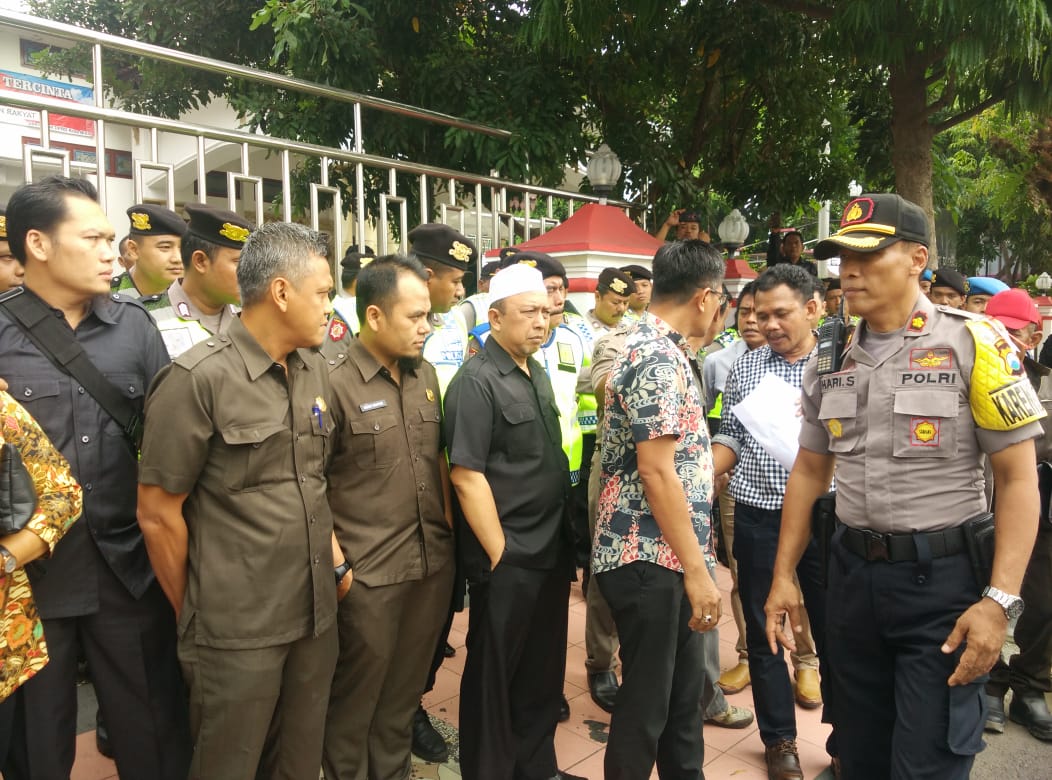 Buntut Penutupan Maxi Brilian Karaoke, LSM GPI Demo DPRD Kota Blitar.