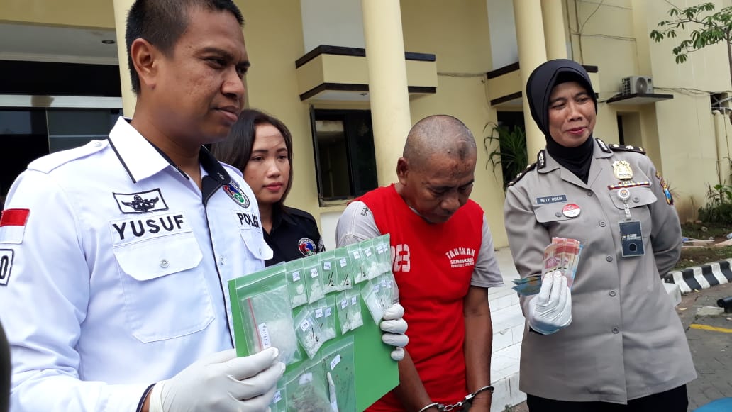 Jadi Pengedar Narkoba, Kakek 2 Cucu di Ringkus Polisi.