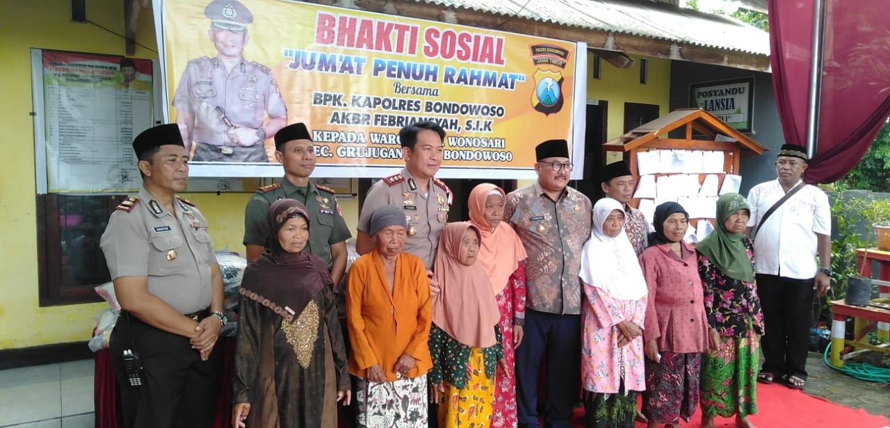 Bersama Kapolres dan Dandim 0822, Wabup Irwan Safari Sholat Jumat di Masjid Babun Salam Grujukan.