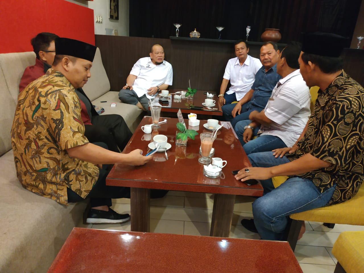 12 Relawan Pendukung Jokowi Segera Deklarasi di Magetan, La Nyalla Pastikan Hadir.