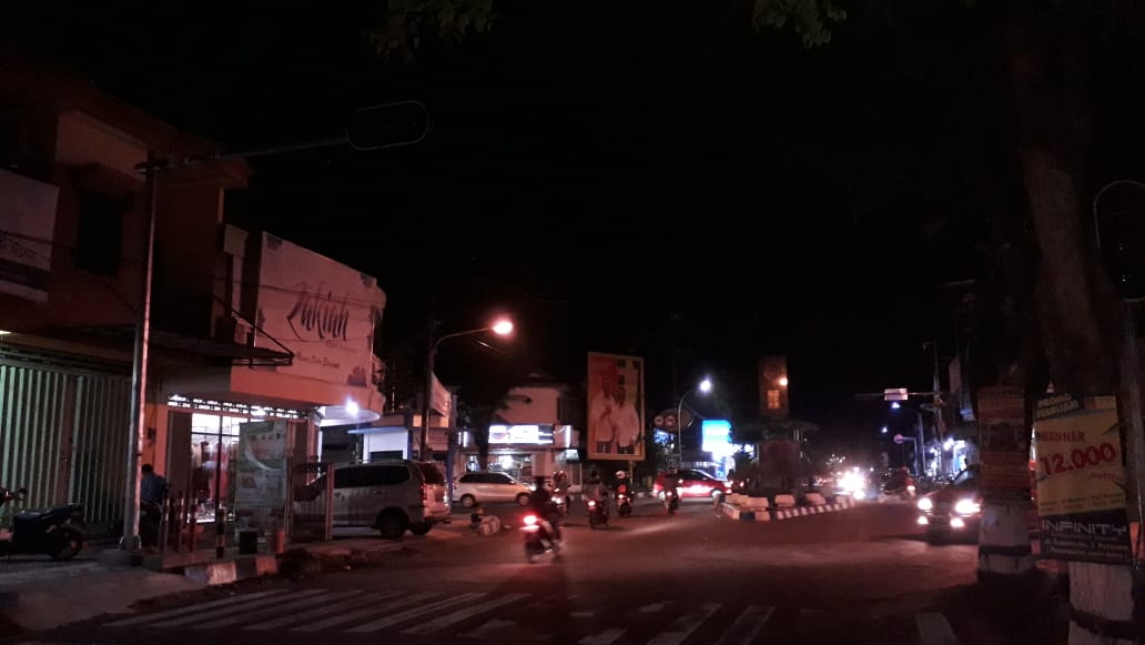 2 Hari Lampu TL di Simpang Empat Penjara Mati, Dishub Enjoy-Enjoy Saja.