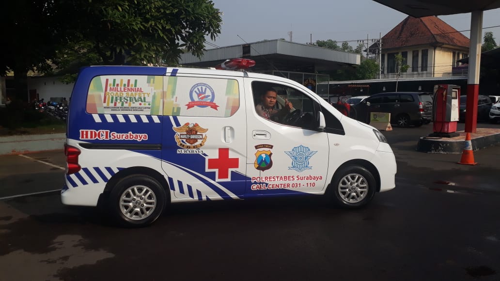 HDCI Beri Bantuan 1 Unit Ambulans, Pada Satlantas Polrestabes Surabaya.