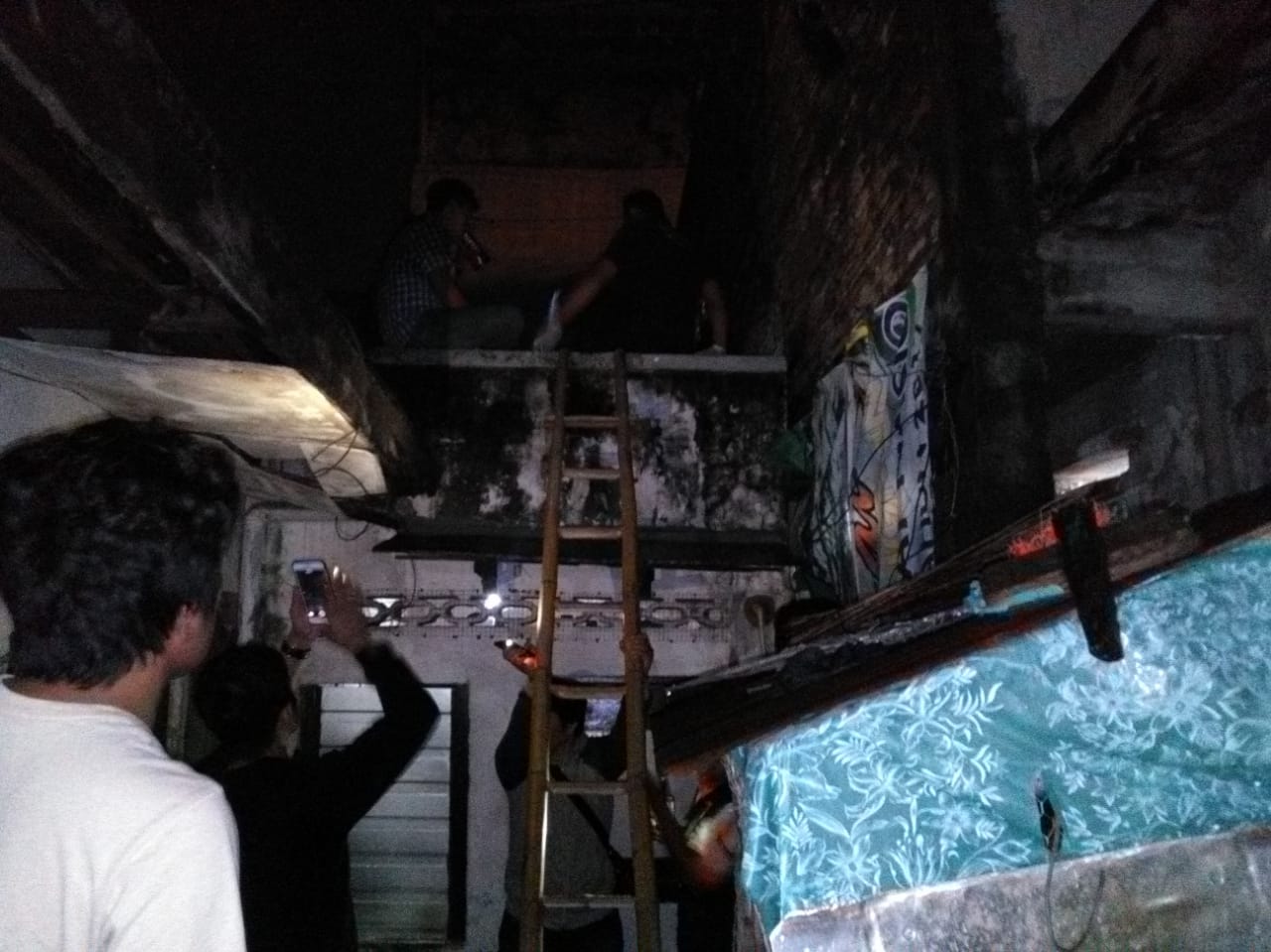 Ketakutan Ada Polisi, Seorang Pria Lompat Dari Hotel Hasma Jaya 1 ke Genting Warga.