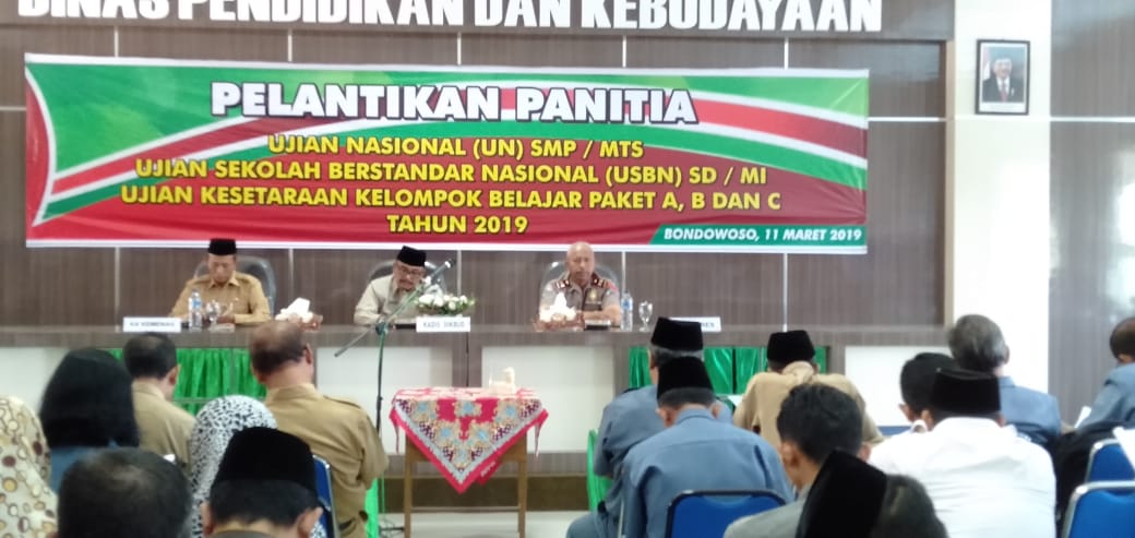 Kadisdikbud Bondowoso H. Harimas, Lantik Panitia USBN Tahun 2019.