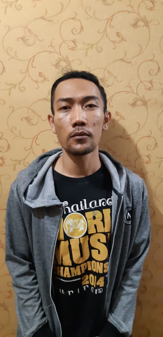 Kesal dan Sakit Hati, Pria Ini Gunakan Sajam Untuk Melukai Temannya.