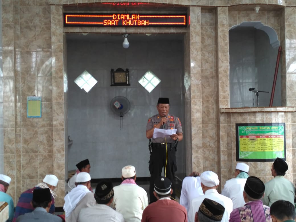 Antisipasi Gangguan Kamtibmas, Kapolsek Pujer Bersama Anggotanya Lakukan Safari Jumat.
