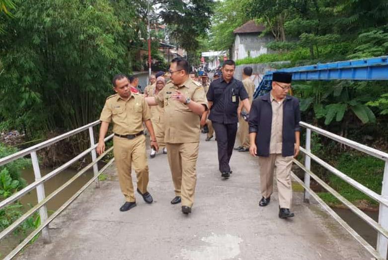 Wabup Irwan: Jembatan di Gang Malabar Kota Kulon, Segera Dibangun.