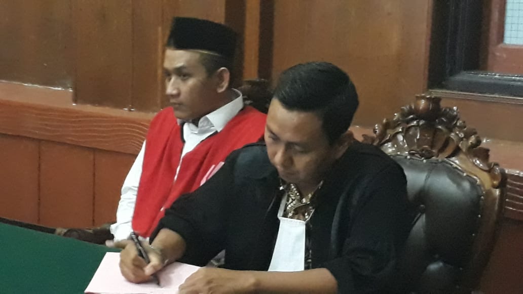 Berbelit Dalam Persidangan, Hakim Ingatkan Shenia Terdakwa Kasus Narkoba.