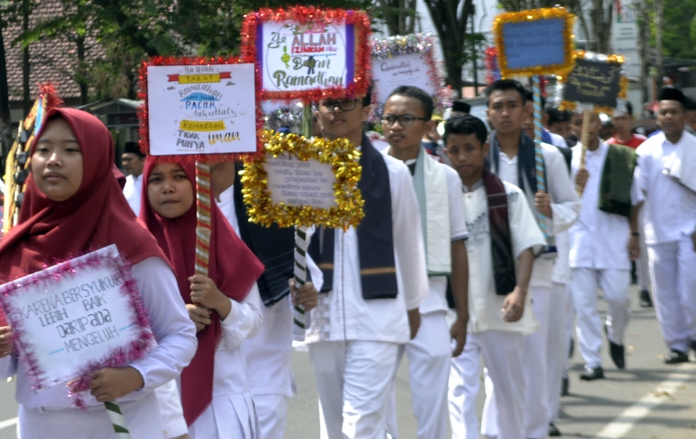 Ribuan Pelajar Bondowoso, Pawai Taaruf Sambut Ramadhan.