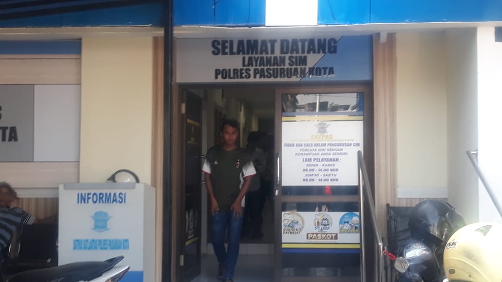 Satpas Polres Pasuruan Kota Rugikan Pemohon SIM, Material SIM Belum Juga Tersedia Hanya Resi Bank Yang Dibawa.
