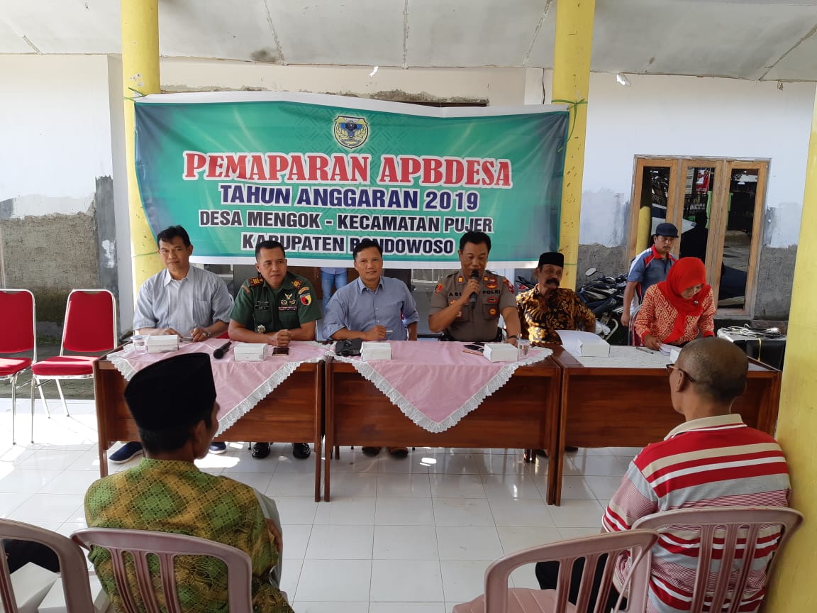 Di Penetapan APBDes Desa Mengok, Kapolsek Pujer Ajak Masyarakat Jaga Kamtibmas.