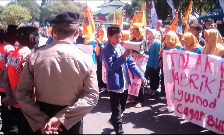 PMII Bondowoso Minta, Pemkab Tegas Tolak Perluasan PT. Indah Karya Plywod. 