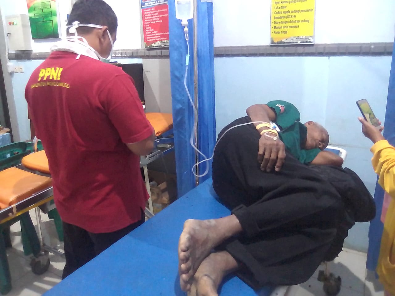 Asyik Ngontel Menuju Tempat Kerja, Lahat Terjatuh Ketika di Salip Truck Gandeng.