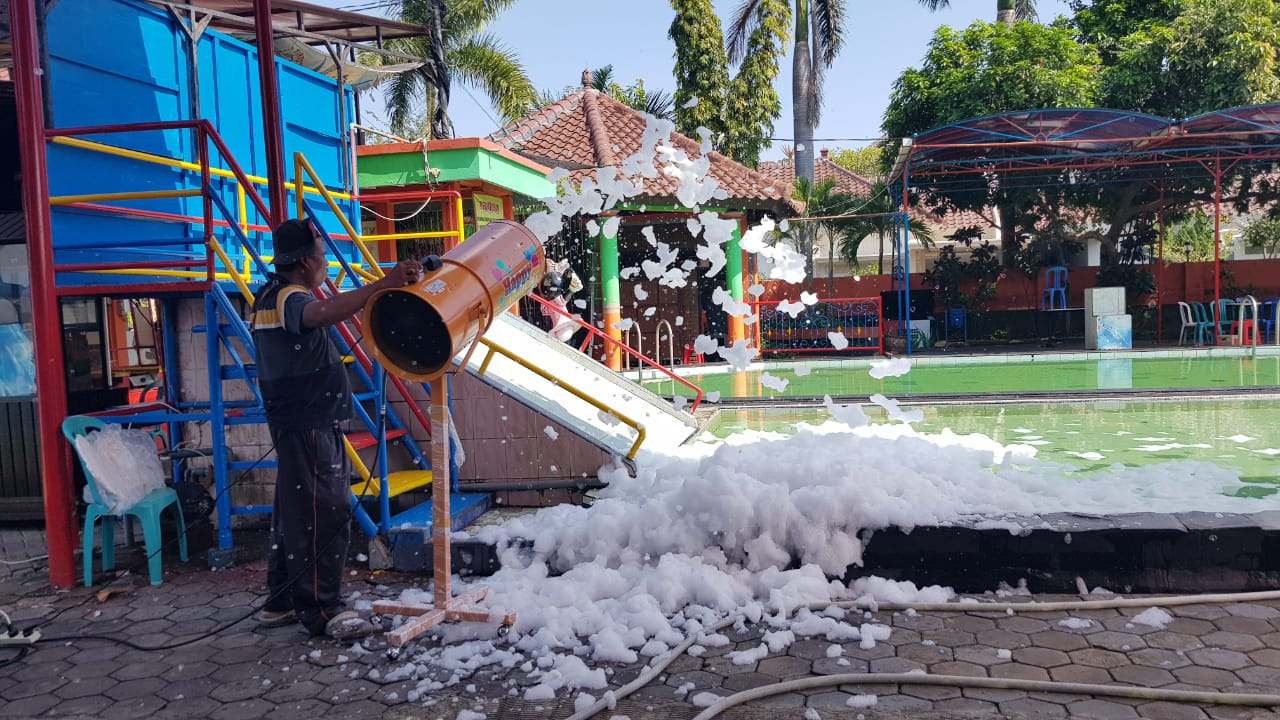 Ada Kolam Busa, di Water Boom Tirto Kencono Kota Pasuruan.