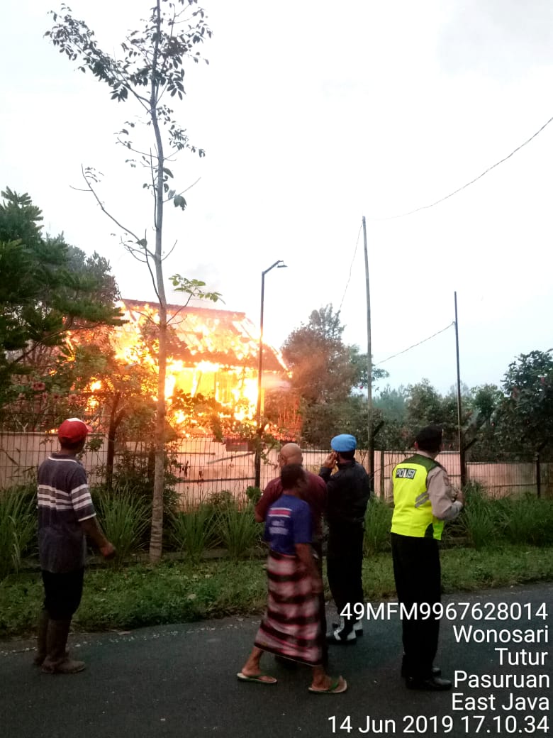 Sebuah Vila di Mesagi Kecamatan Tutur Pasuruan, Ludes Dilalap si Jago Merah.