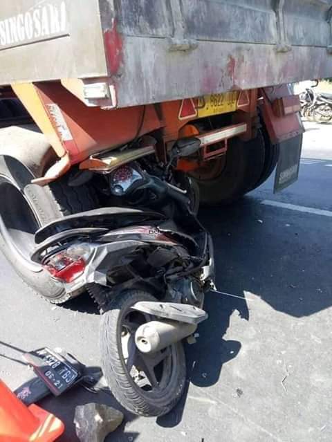 Kecelakaan Beruntun di Karang Asem Pasuruan, Akibatkan 1 Orang Meninggal Dunia di TKP
