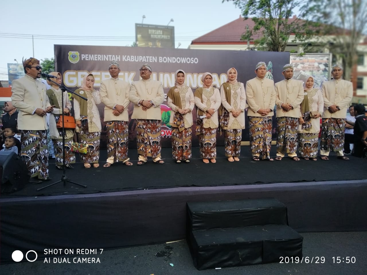 Peringati Harijabo ke 200, Masyarakat Bondowoso Tak Sabar Serbu Gunungan.