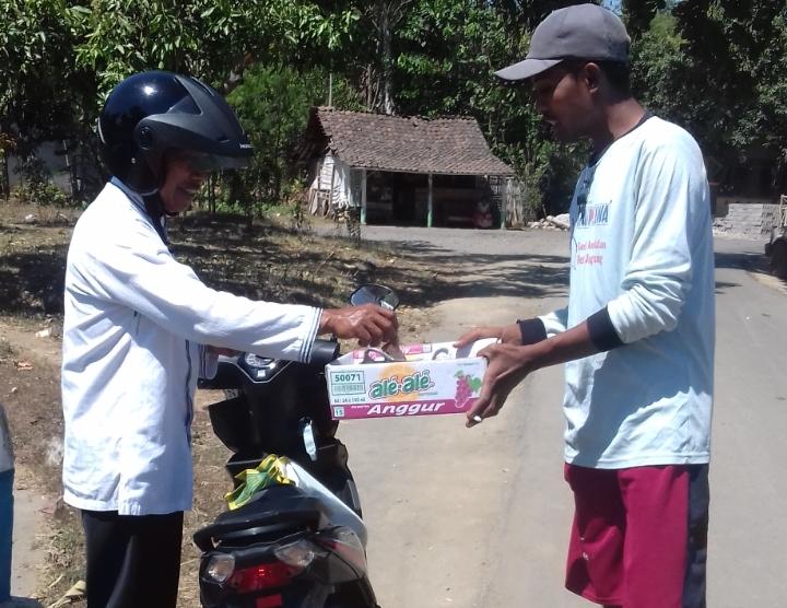 Warga Lombok Kulon Galang Dana di Jalan, Untuk Biaya Perbaikan Jembatan Wonosroyo.