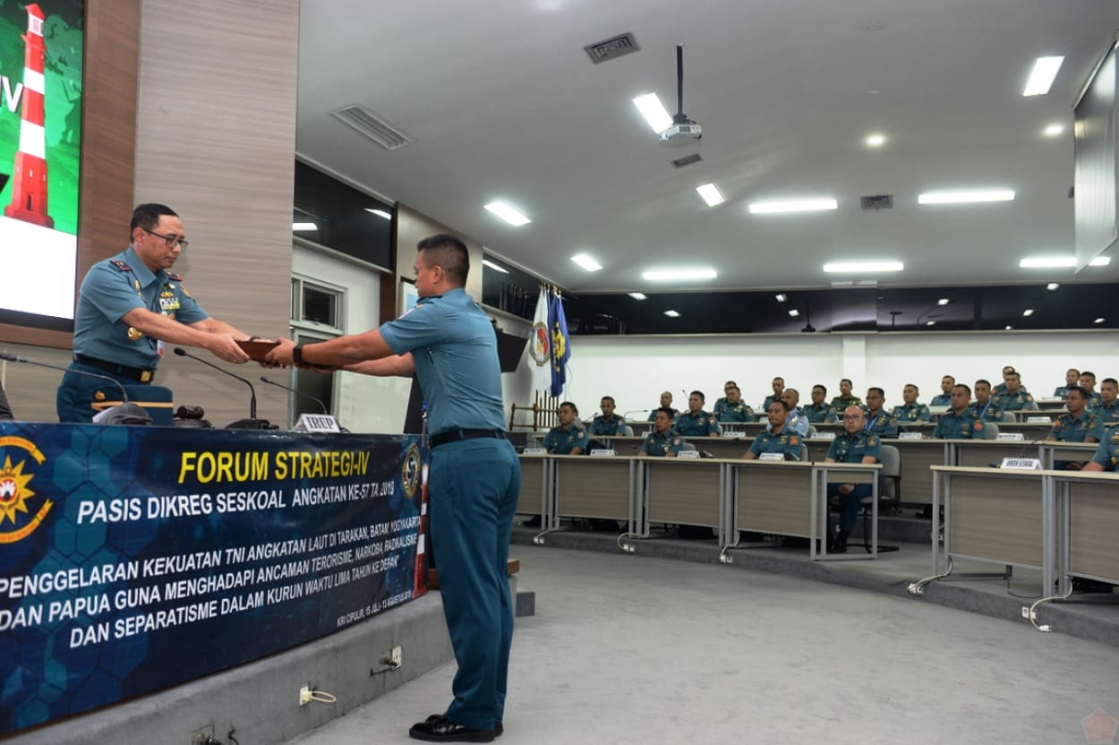 Seminar Forum Strategi Perwira Mahasiswa Seskoal Angkatan ke 57, Resmi Ditutup Laksamana Pertama TNI Tatit E Wijaksana. 