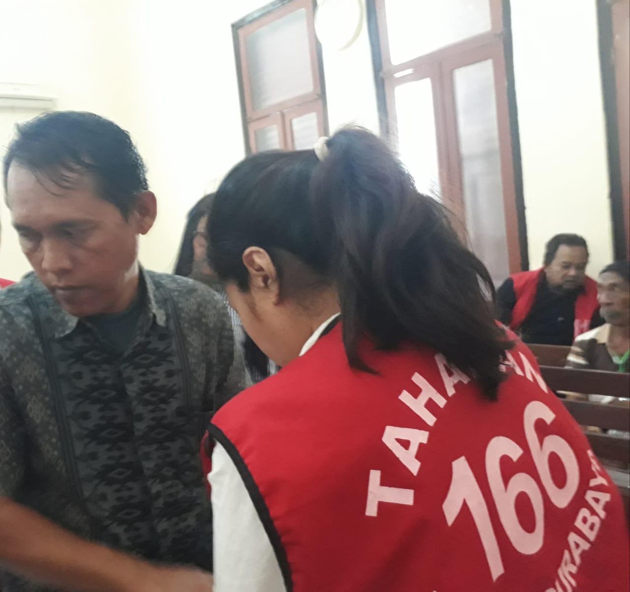 Dituntut 2,5 Tahun, Terdakwa Penggelapan Menangis.
