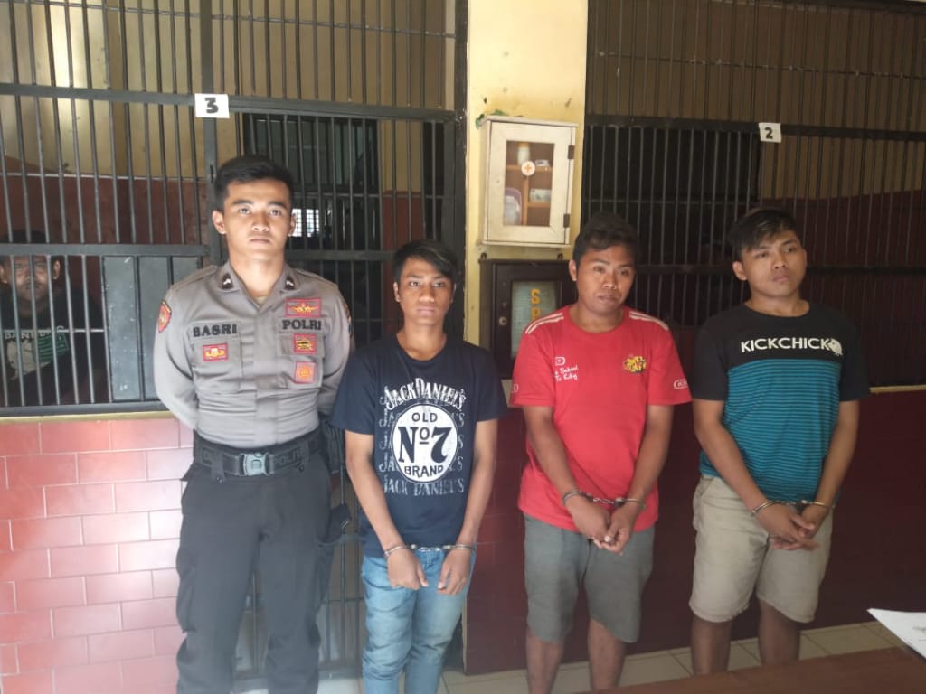 Lakukan Undercover Buy, Satreskoba Polres Pasuruan Kota Borgol 3 Pemuda.