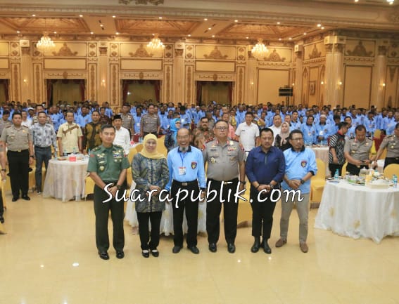 Cangkrukan 3 Pilar Kasdam, Kapolda dan Gubernur Jatim Dengan Petani Garam.