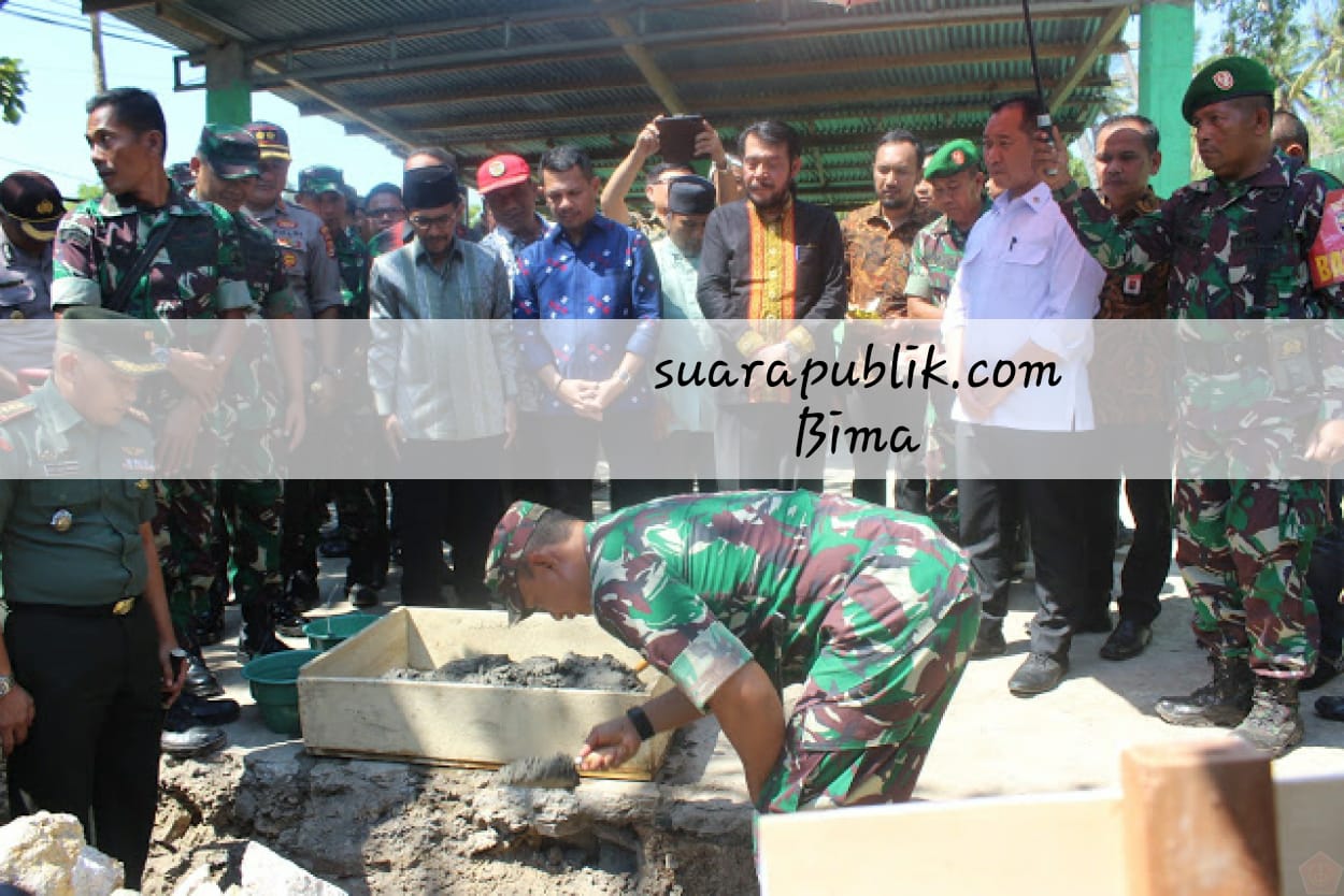 Ketua MK Didampingi Danrem 162/ WB Kolonel Ahmad Rizal Rhamdani, Letakan Batu Pertama Pembangunan Kodim 1608/01 Kota Bima.