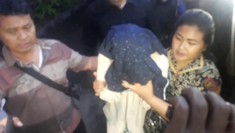 Polda Jatim Grebek Mantan Finalis Putri  Pariwisata Indonesia Bersama 2 Pria, Dalam Kamar Sebuah Hotel di Batu
