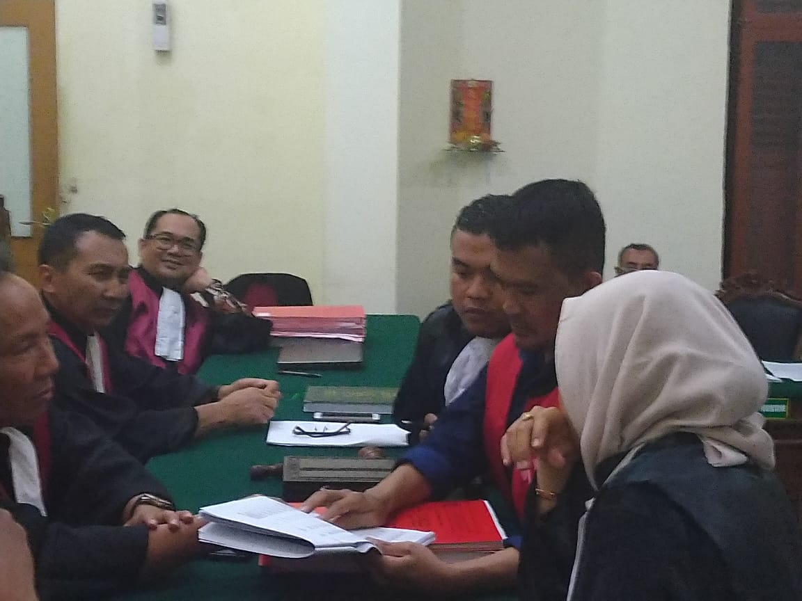 Sipudin Berkelit Saat Dikonfrotir Dengan Saksi Penangkap, Hakim Perintahkan JPU Hadirkan Saksi Pengirim Sabu.