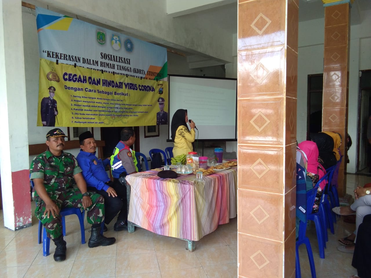 Babinsa Koramil 0819/19 Prigen, Hadiri Sosialisasi KDRT dan Cegah Penyebaran Virus Corona.