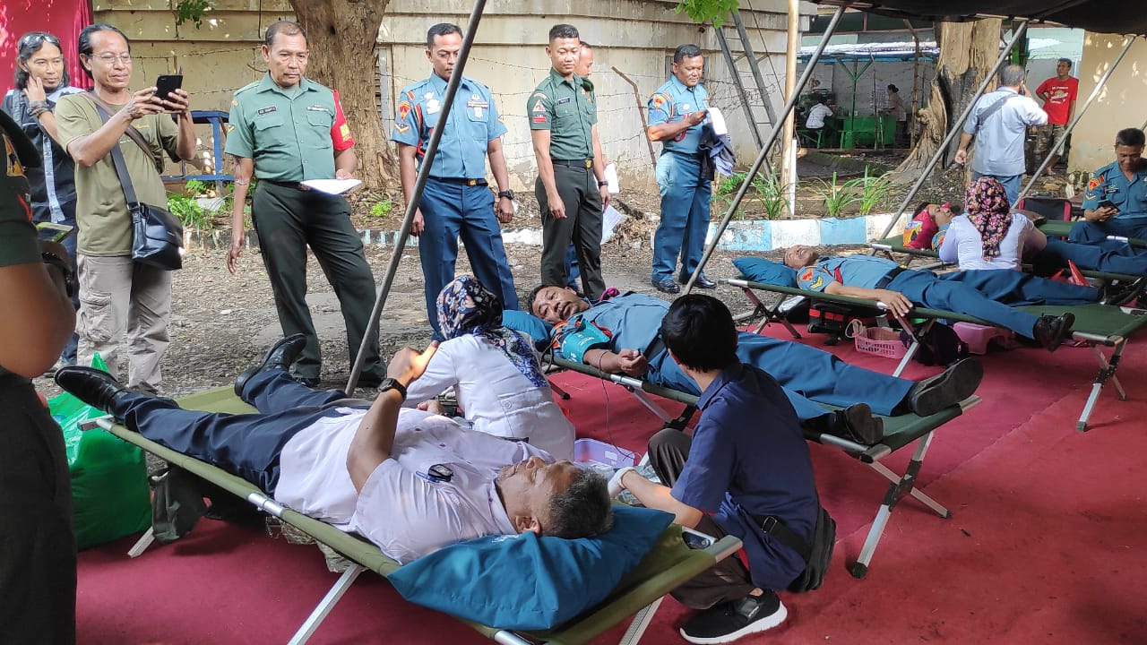 Donor Darah, Bentuk Kepedulian Dari Babinsa Dari Kodim 0819 Pasuruan.