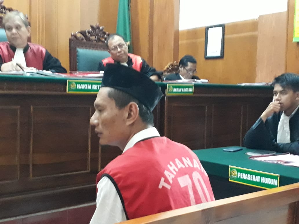 "Hakim Berang" Pria Pembakar Istri Selalu Berbelit Dalam Persidangan.