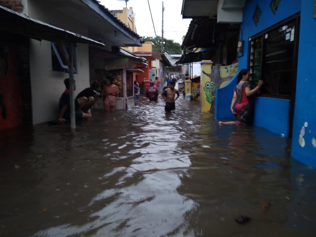 Hujan Deras Akibatkan Kali Lo Meluap, Sedikitnya 60 Rumah Terendam Air Banjir.